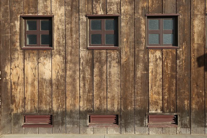 Featured of How to Distress Furniture Easily