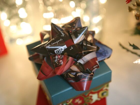 Featured image - Green Christmas Gift Wrap - Recycled Paper Bow