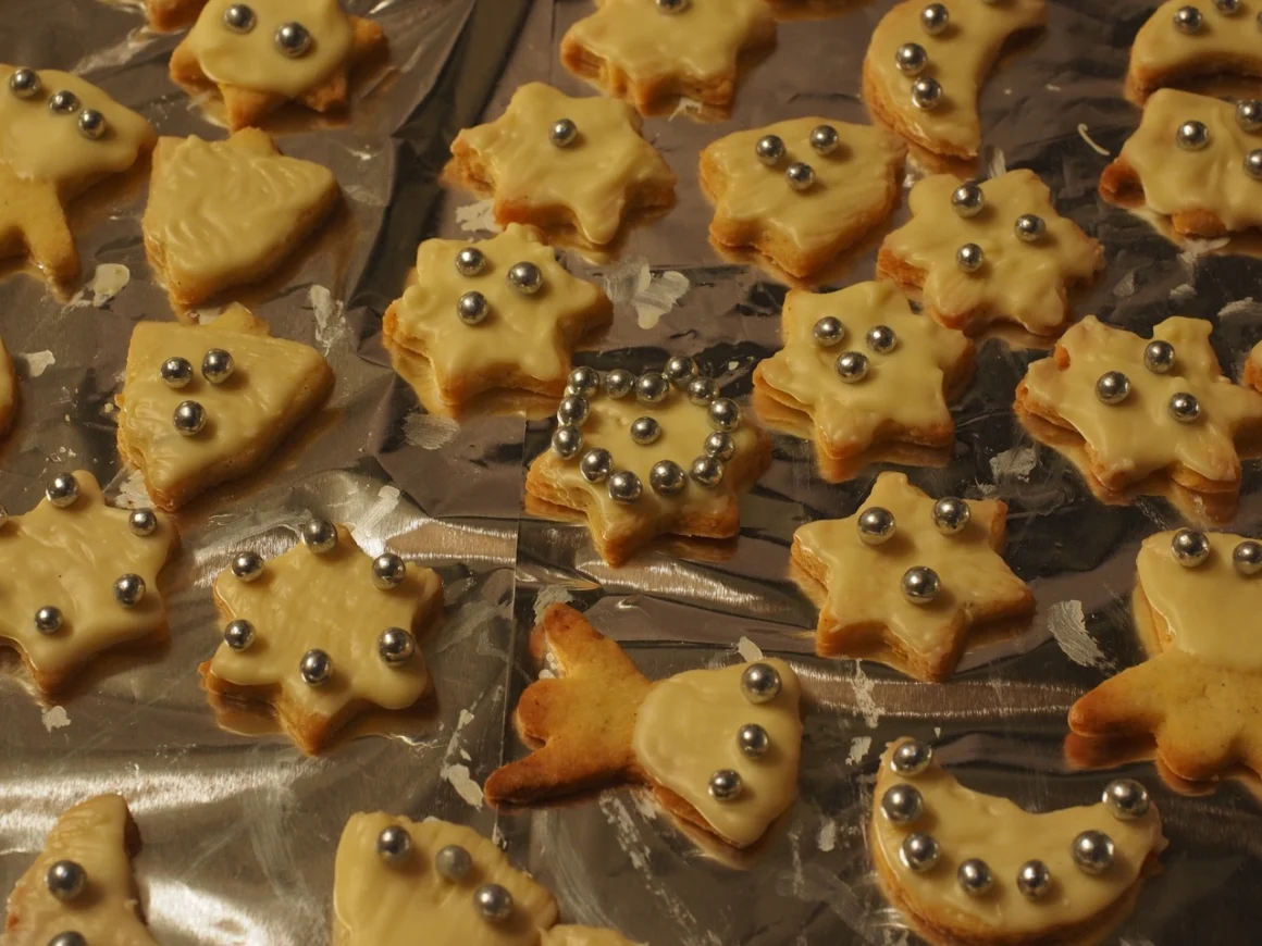 How to Decorate the Kitchen with Cookie Cutters