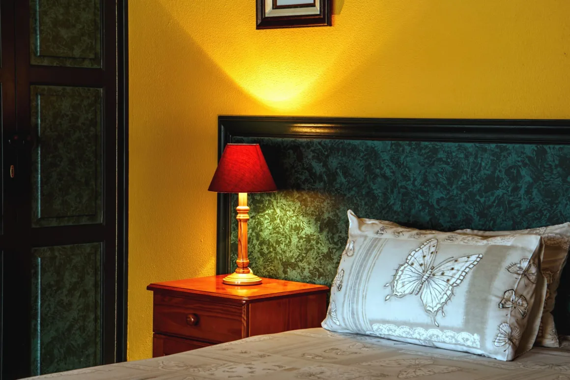 6 Different Bedroom Decor Ideas for the Fabulously Glam Girl