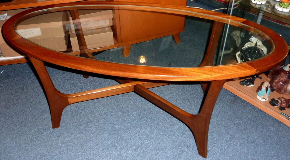 How to Decorate a Round Coffee Table