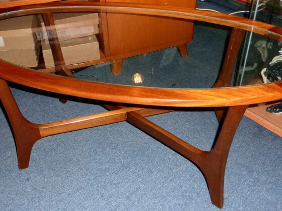 How to Decorate a Round Coffee Table