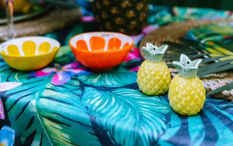pineapple-themed decor