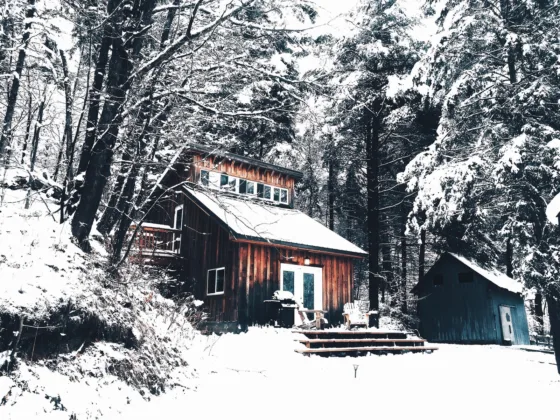 Transform Your Living Space into a Cozy and Functional Winter Retreat