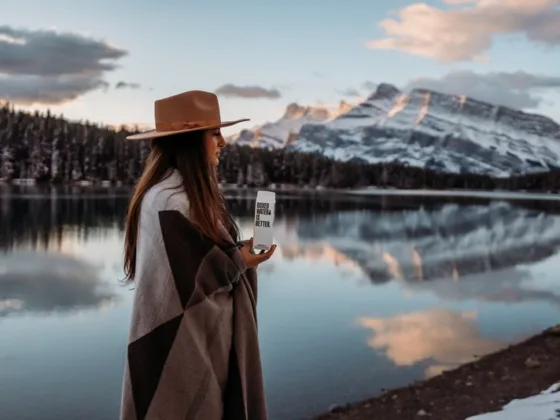 featured image - 7 Ways You Can Keep in Touch with Friends and Family This Winter