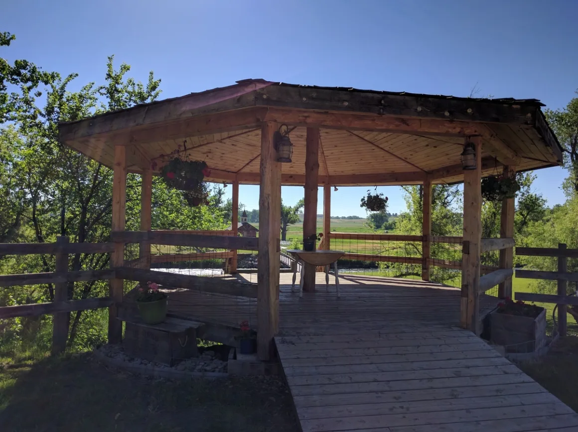 featured image - Pergolas Take Centre Stage: the Dominant Trend in Outdoor Living for 2024